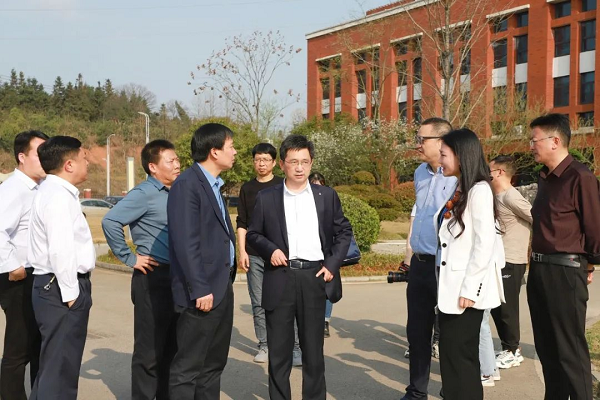 銅仁市委副書記、市長皮貴懷調研西部產業基地